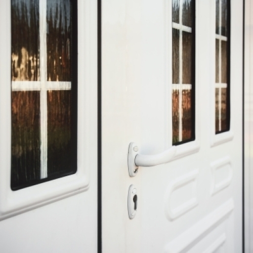 vid PVC plastdør med vinduespartier – del af plastdøre og vinduer