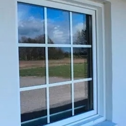 PVC vindue med sprosser – klassisk plastvindue i moderne design