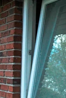 Dreje/kip PVC vindue i murværk – del af plastvinduer