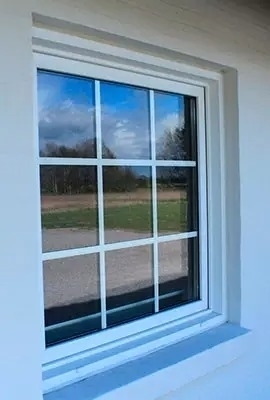 PVC vindue med sprosser – klassisk plastvindue i moderne design